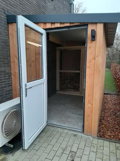 Vakantiehuis Eikzicht Gelegen Aan Het Bos Elsloo  Exterior foto